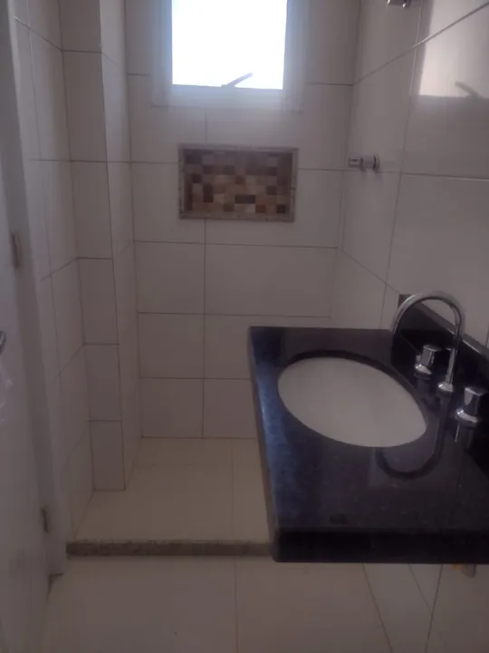 Unfurnished 2-bedroom apartment with compact kitchenette — photo 5