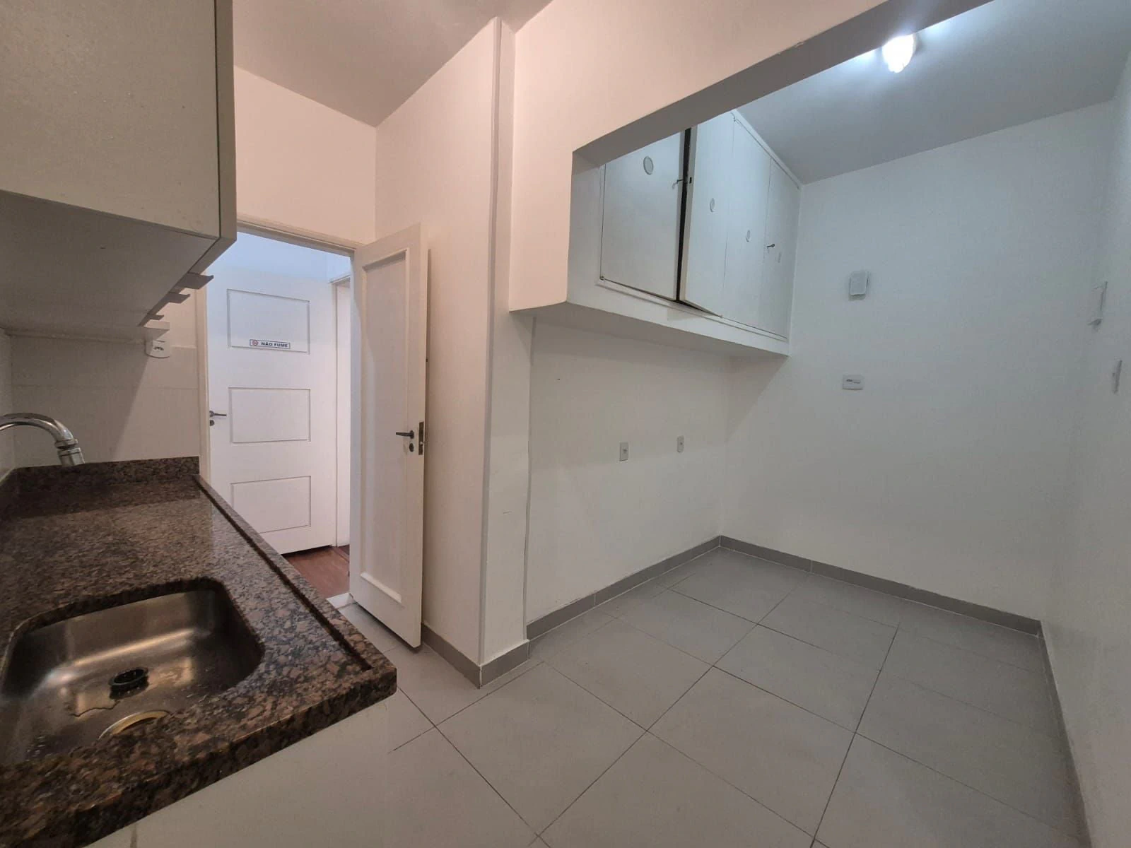 Wood or laminate floors in a 3-bedroom apartment, 100 m² — photo 20