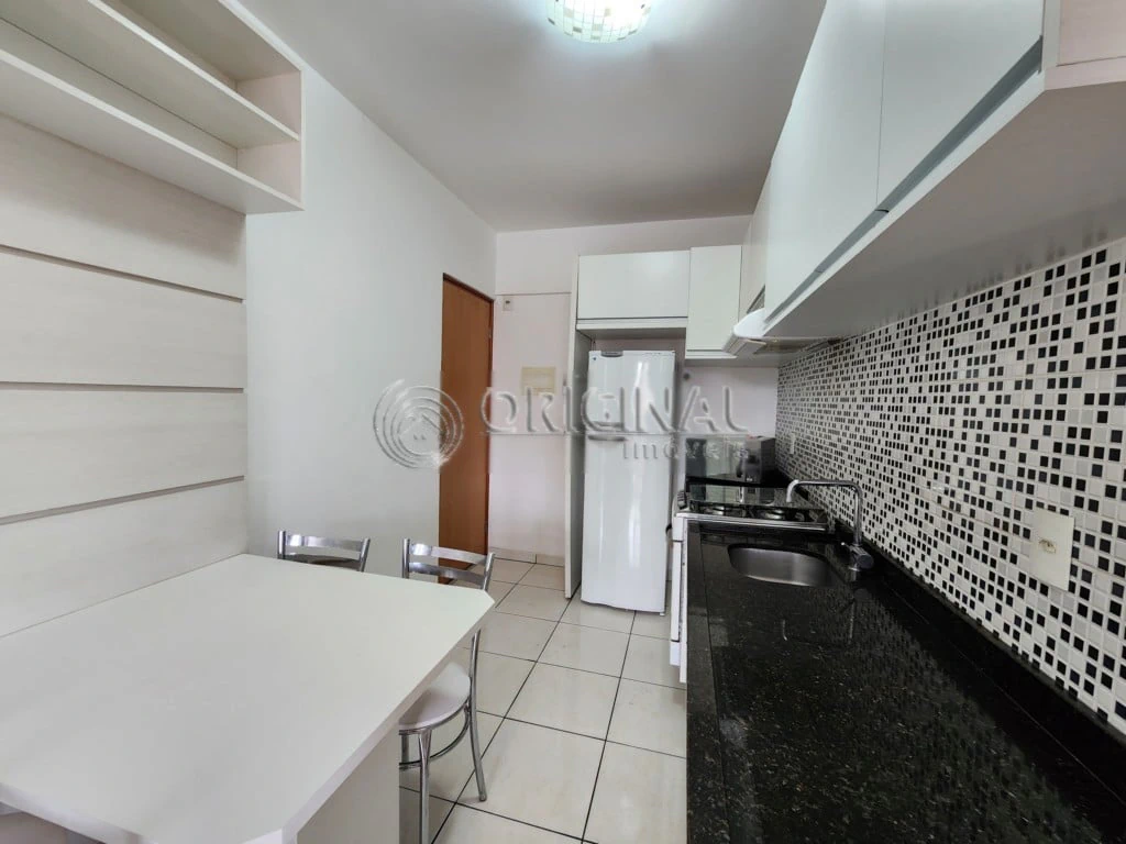 One-bedroom apartment in a building with an indoor pool — photo 9