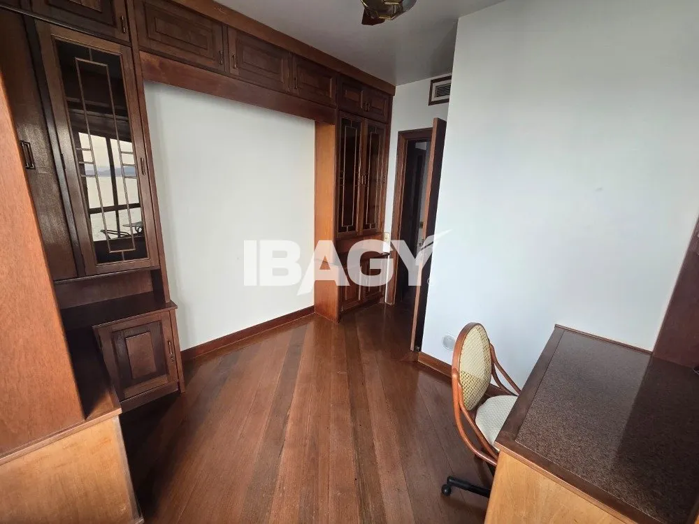 Furnished 512 m² apartment with a enclosed balcony — photo 8