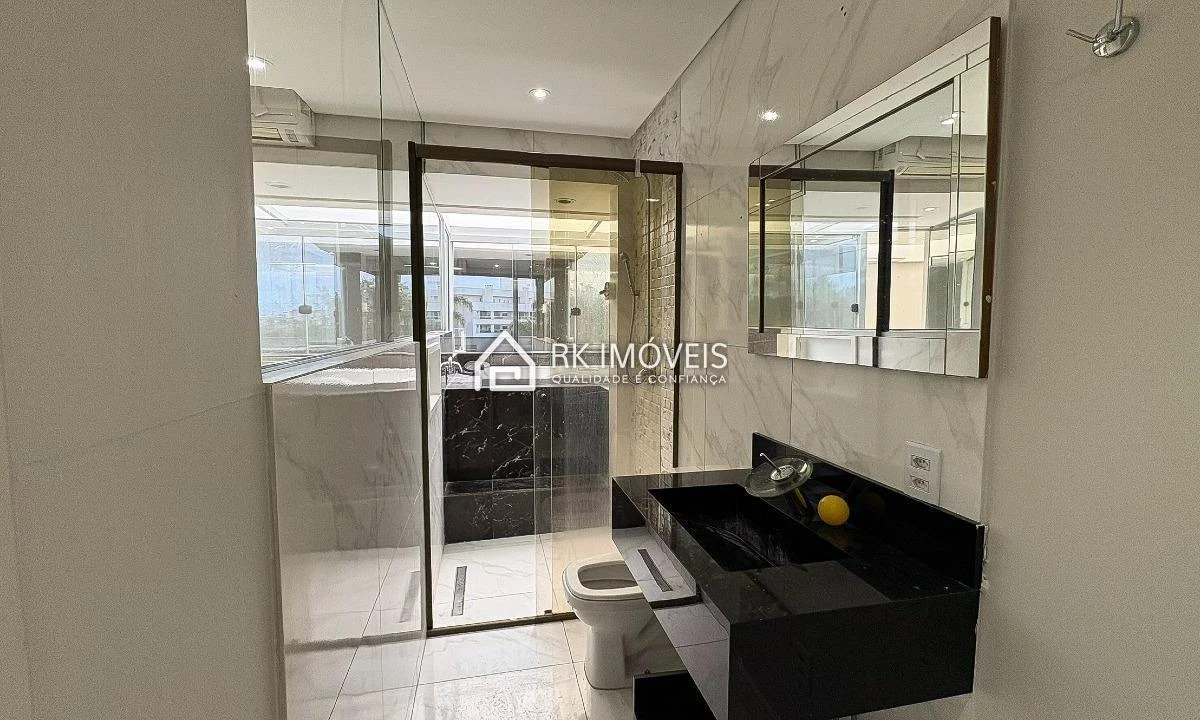 3-bedroom apartment with an open-plan kitchen and en suite — photo 25
