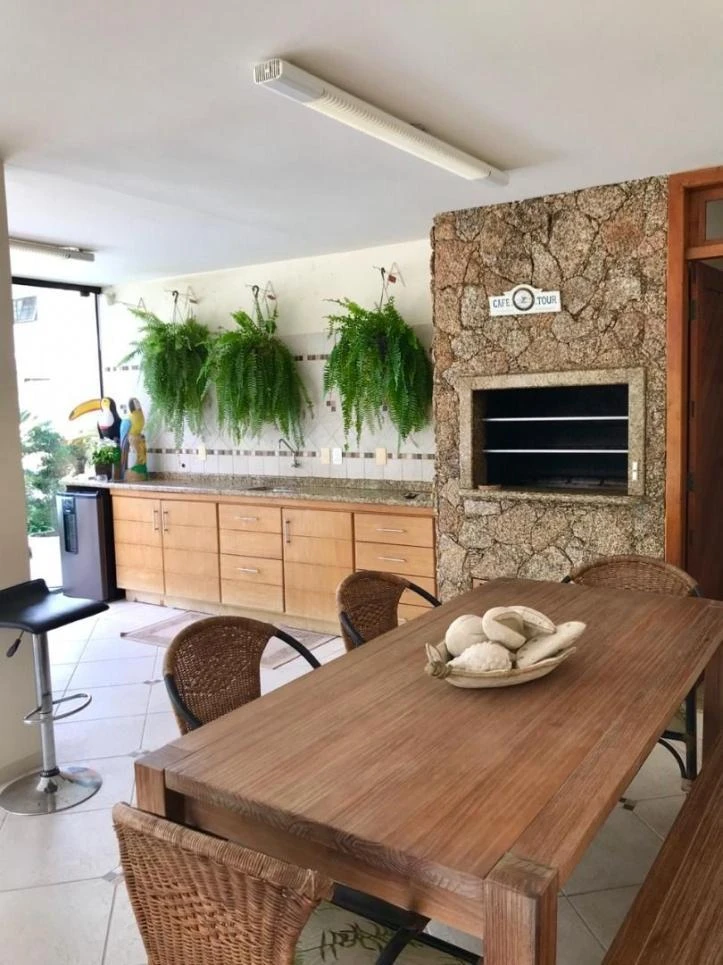 Casa de 290 m² con balcón cerrado con vidrio y bañera — photo 13