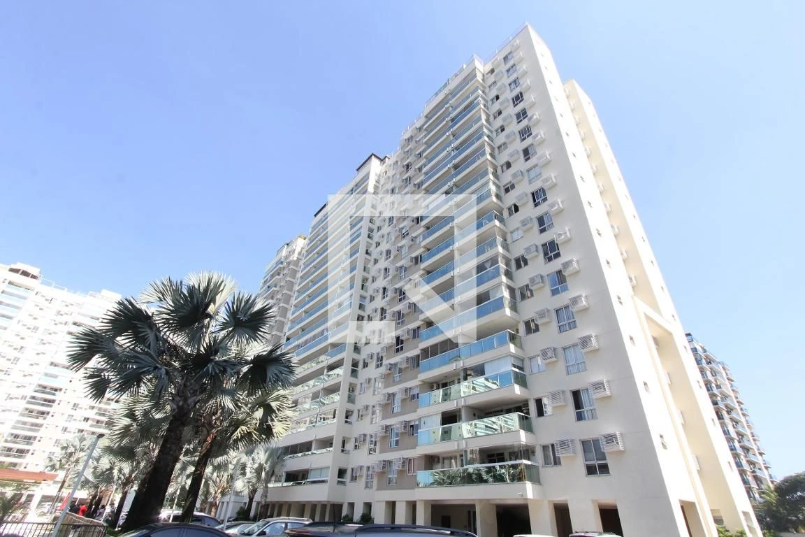 Balcony with a grill in a 2-bedroom apartment, 68 m² — photo 37