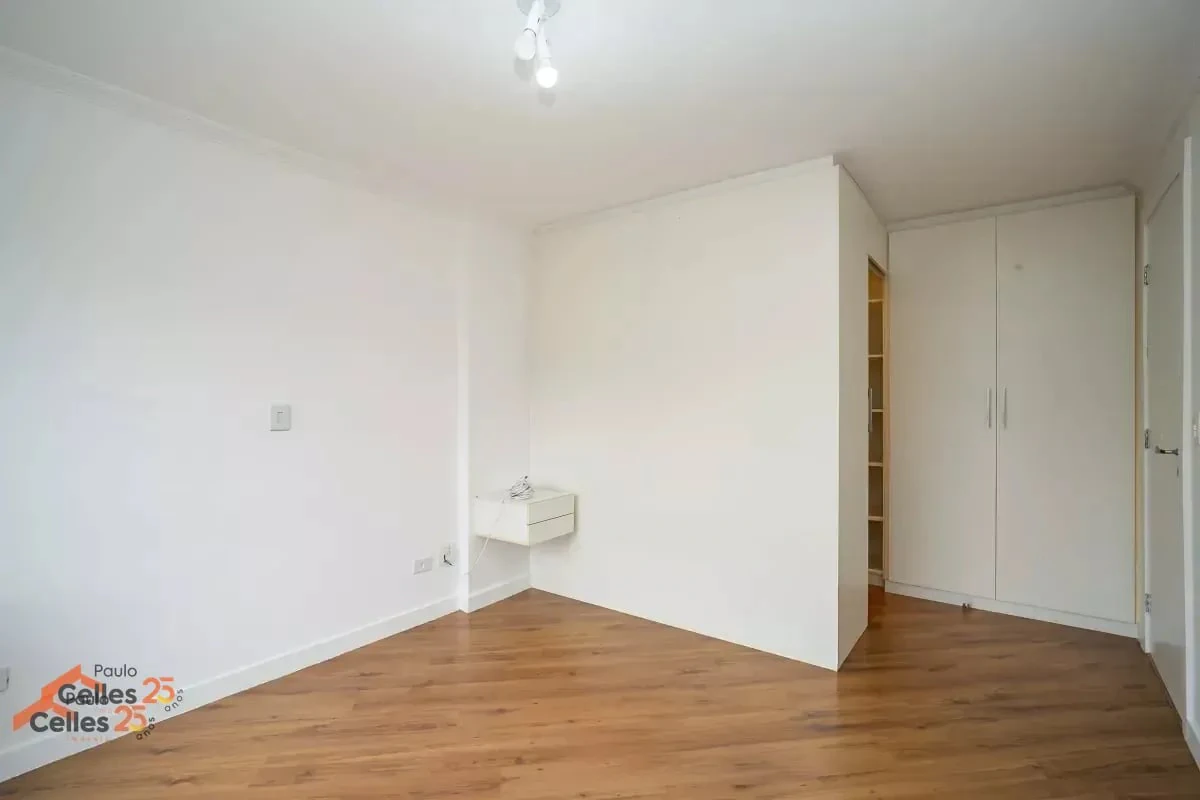 3-bedroom apartment with a grill on the balcony in Curitiba — photo 11