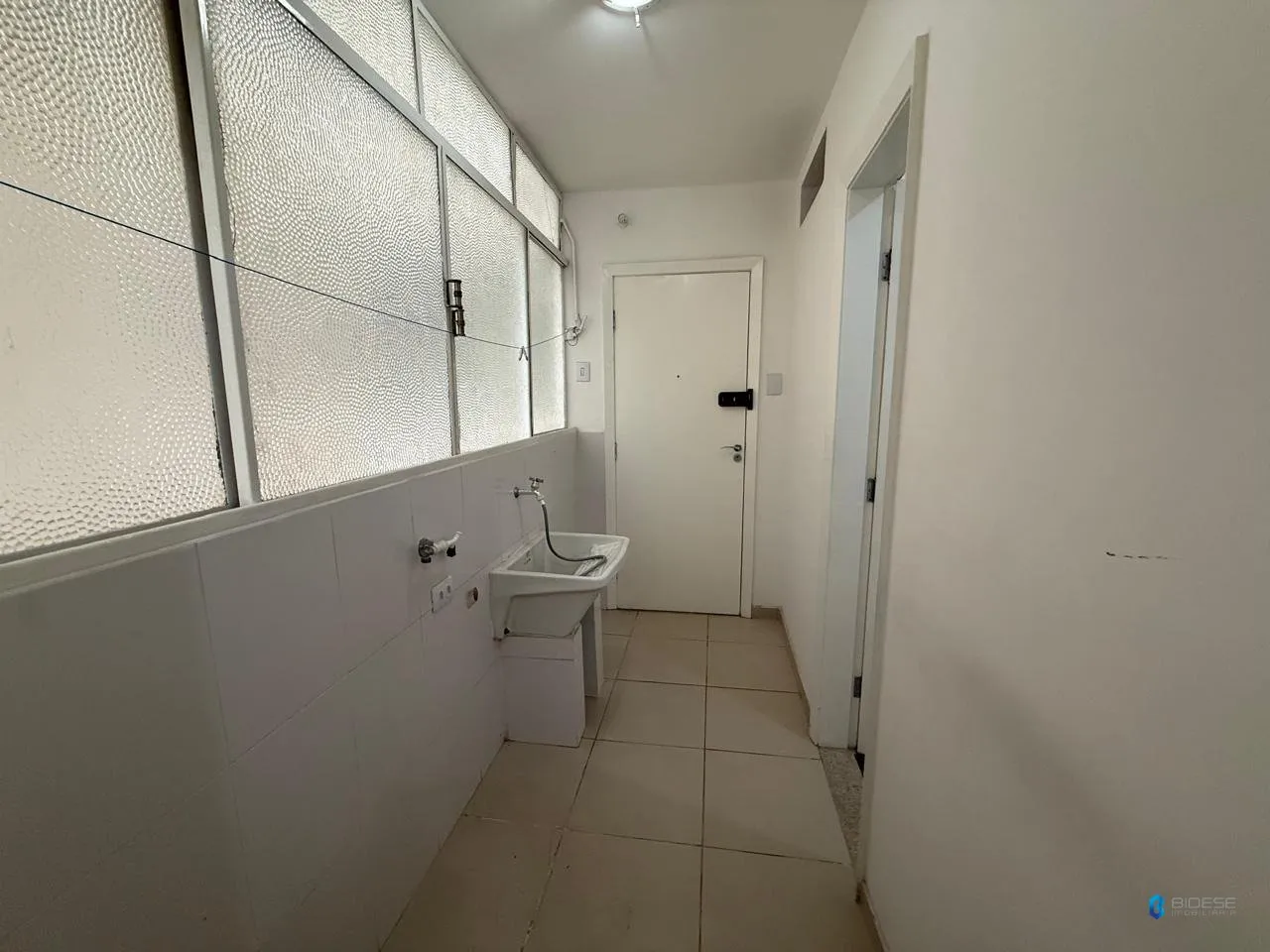 3-bedroom apartment with a washing machine — photo 11