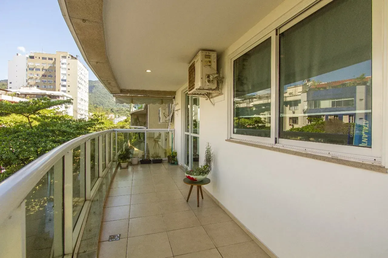 Furnished 100 m² apartment with a bedroom en-suite — photo 8