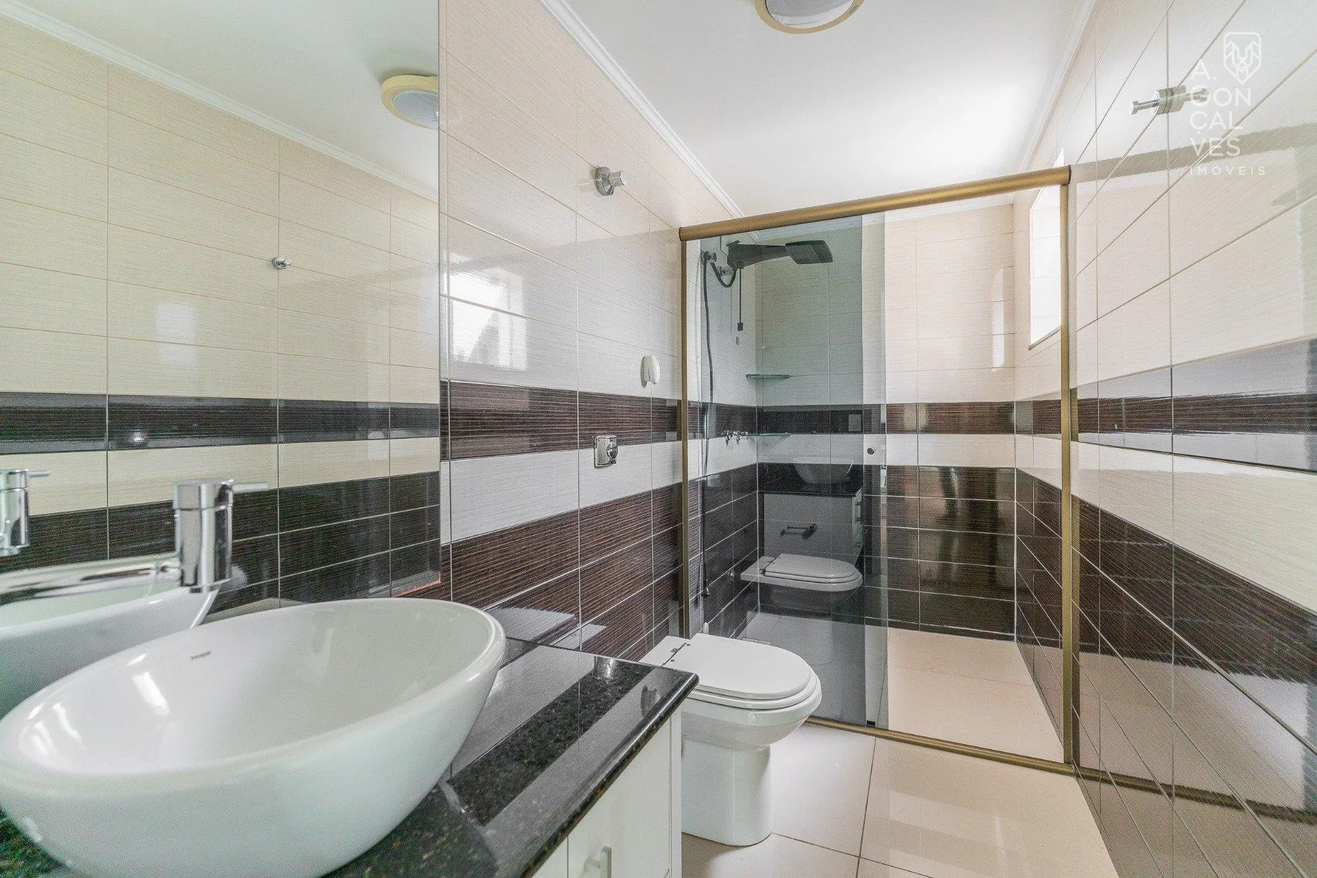 Будинок 247 м² з панорамними вікнами та робочим місцем — photo 26