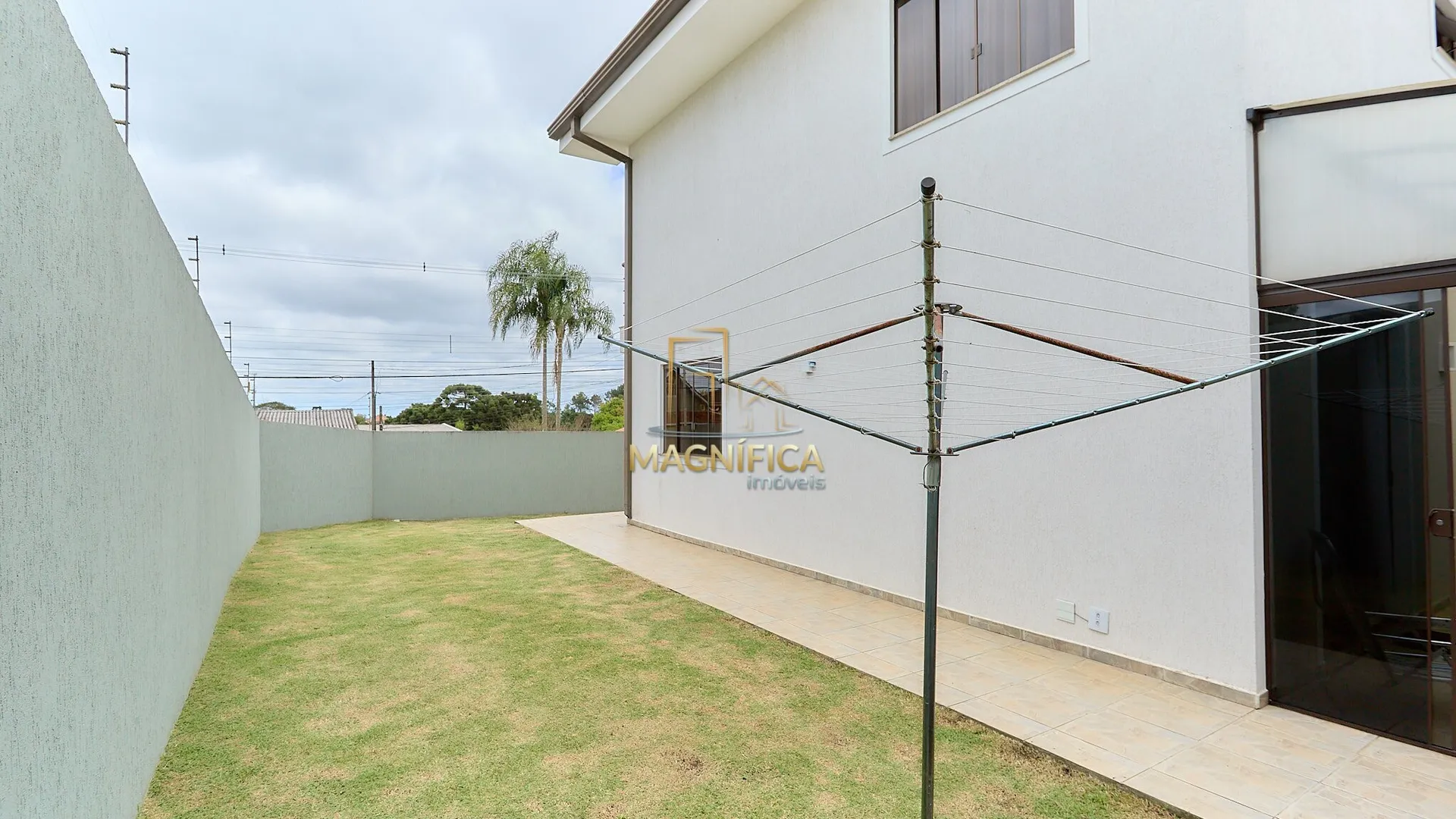 House with 3 bedrooms and 3 bathrooms, no parking — photo 41