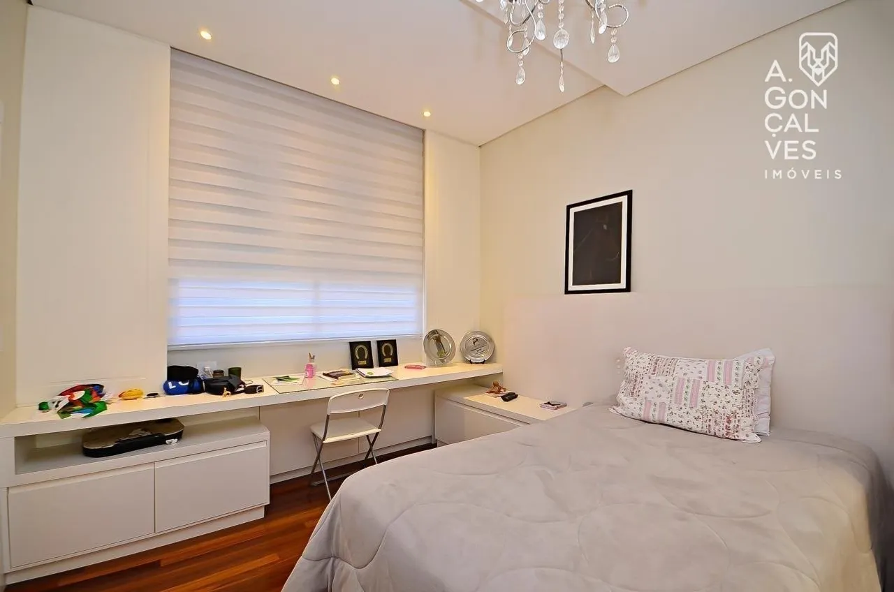 668 m² house with 4 en-suite bedrooms and private garden — photo 18