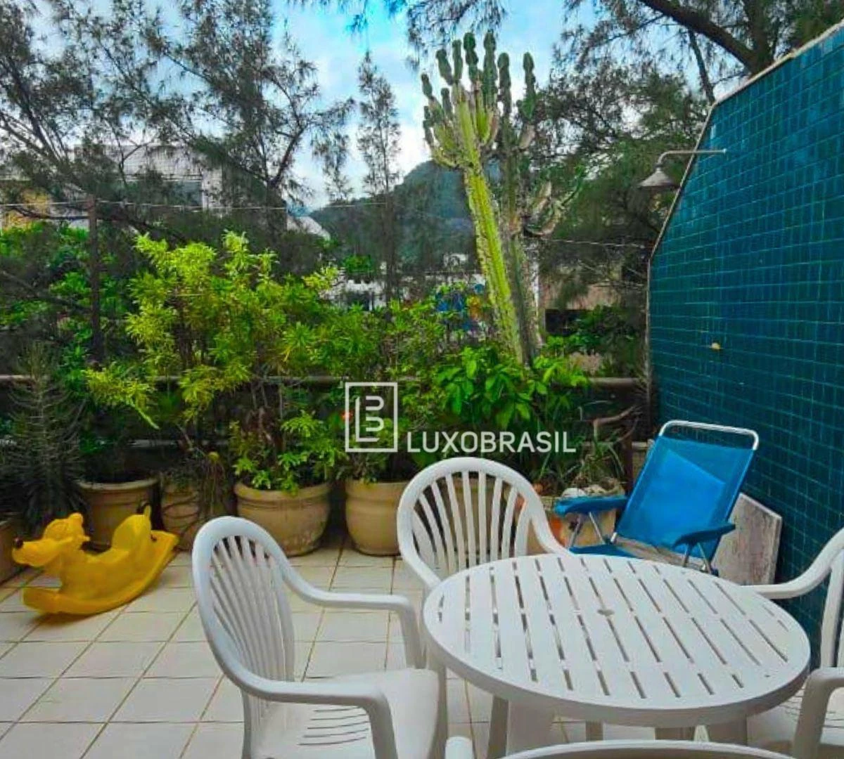 Furnished 3-bedroom apartment with 3 bathrooms — photo 26