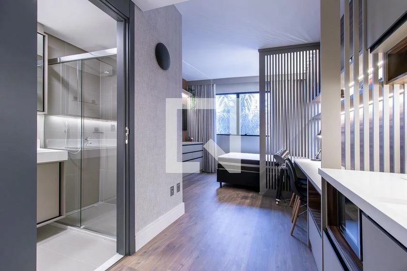 Studio de 1 quarto com box de vidro no banheiro — photo 8