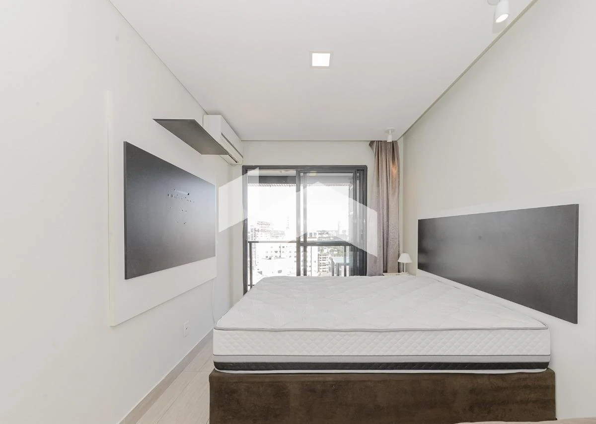 Furnished studio in a building with a gym — photo 12