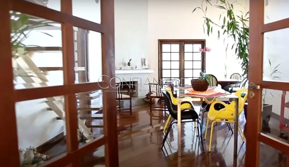 Single-story house with 3 bedrooms and 5 parking spots — photo 7