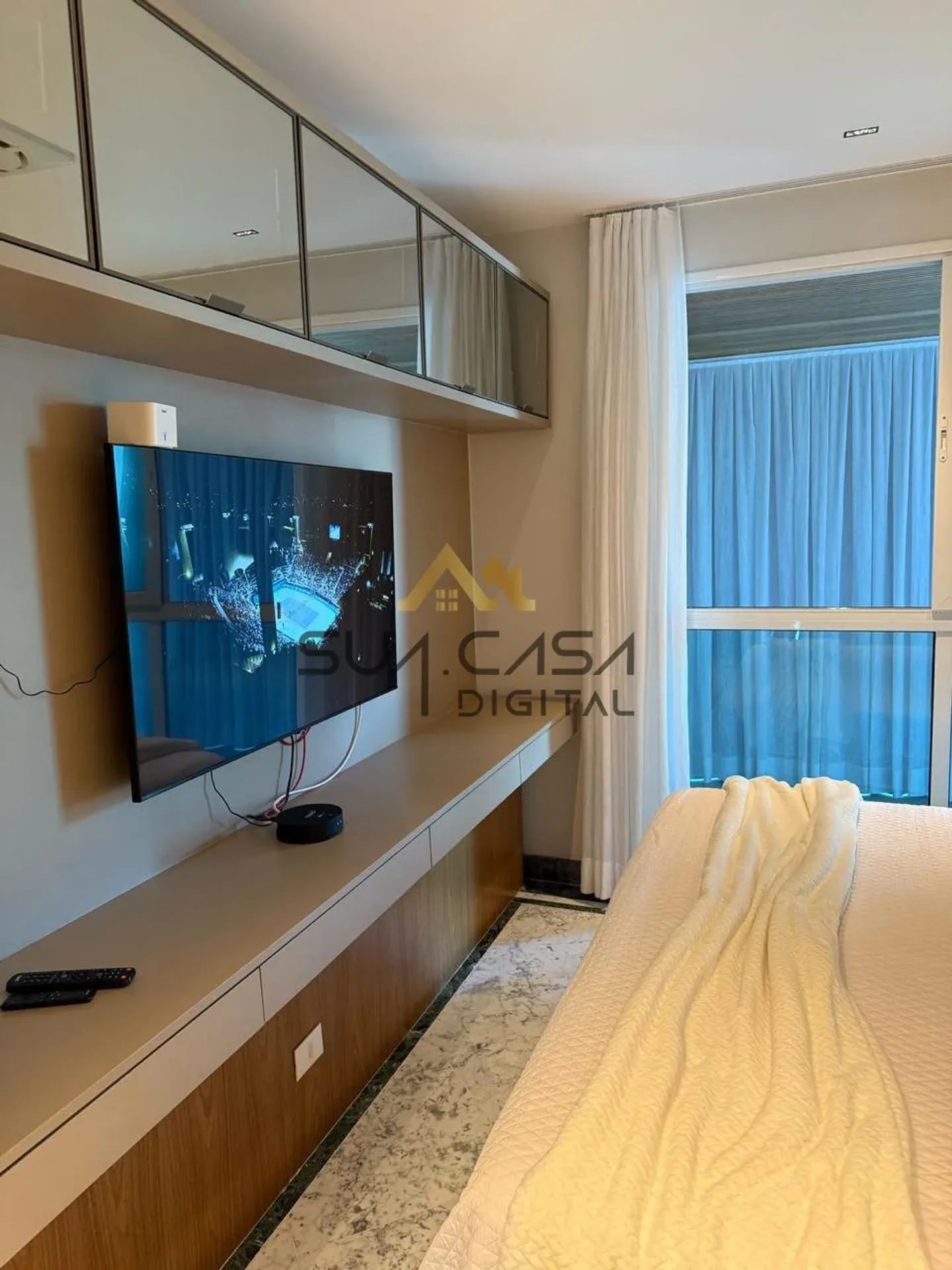 4-bedroom apartment with a water view — photo 3