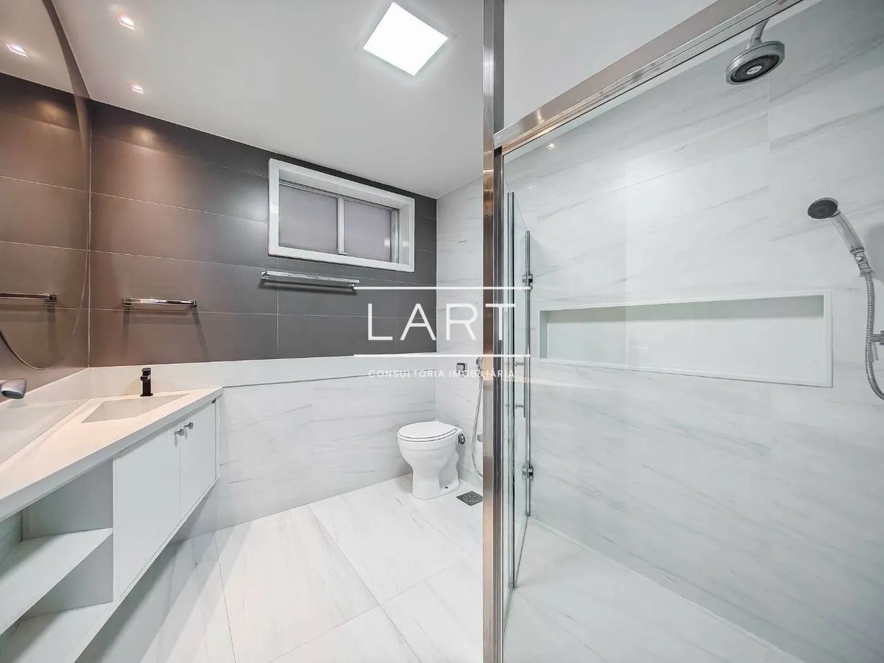 Furnished apartment, 465 m², with a water view — photo 4