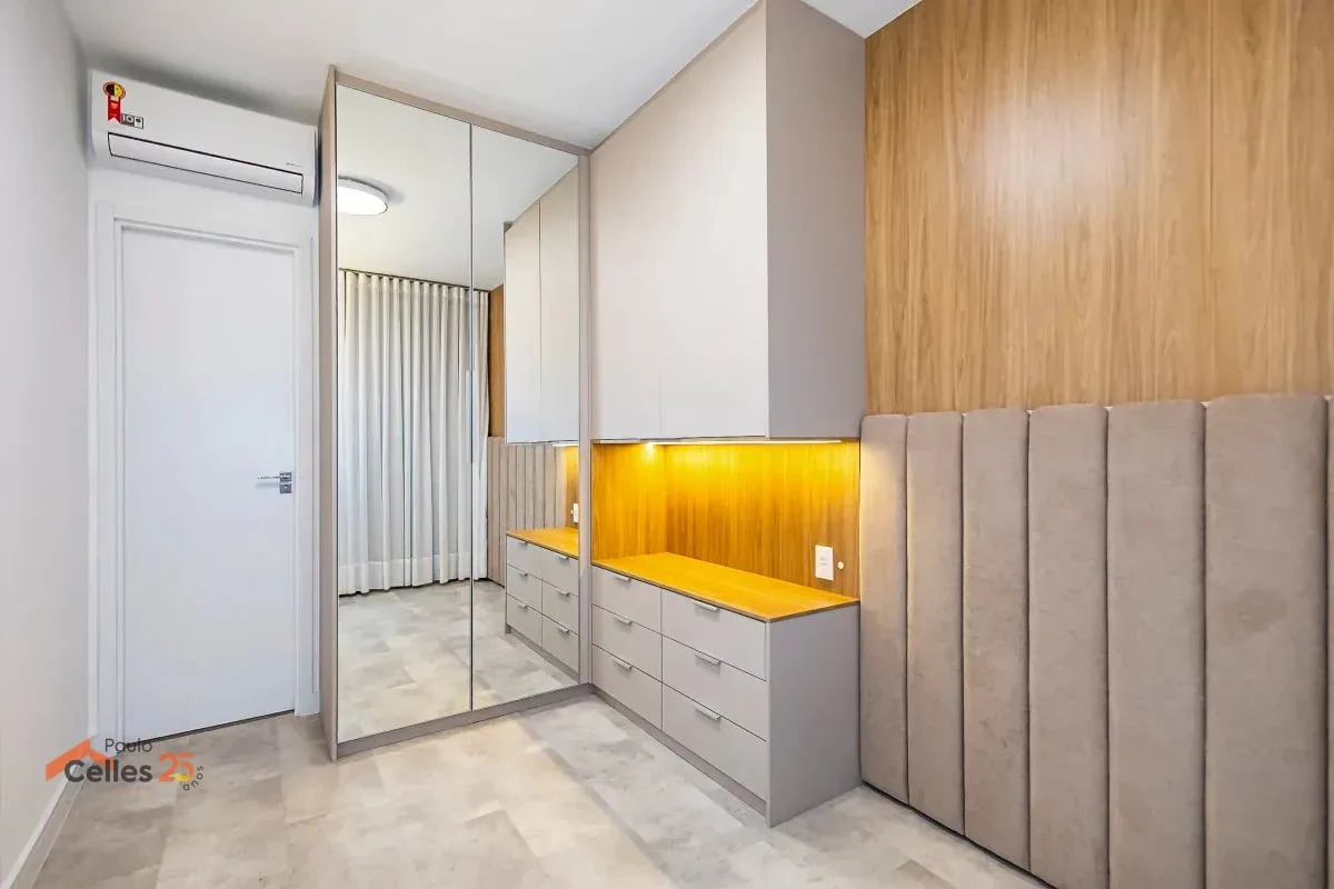 Засклений балкон та 2 спальні: квартира 47 м² — photo 27
