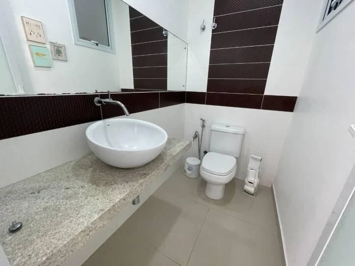Ventanales de piso a techo y 4 dormitorios: casa de 400 m² — photo 8