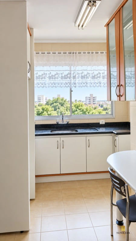 Glass-enclosed balcony in a 3-bedroom apartment, 124 m² — photo 9