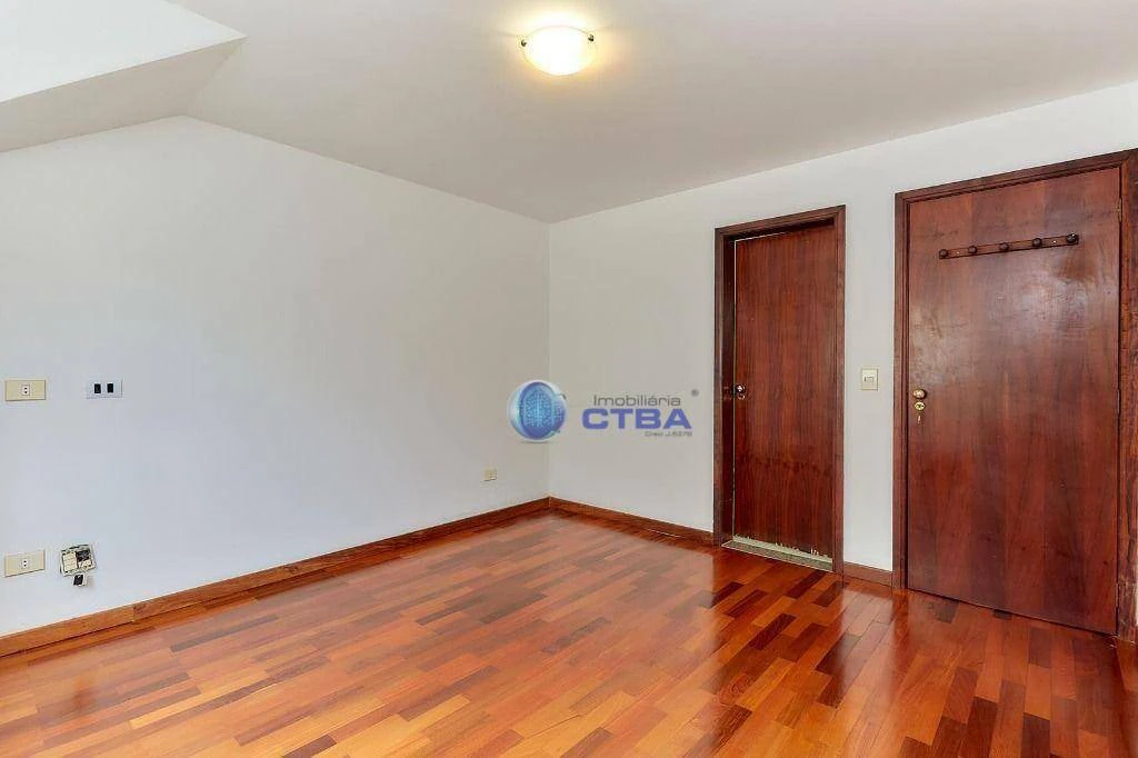 House, 164 m², with wood or laminate floors — photo 10