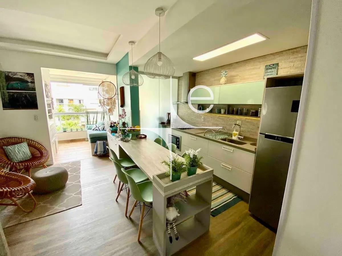Apartamento mobiliado com 2 quartos e jardim privativo