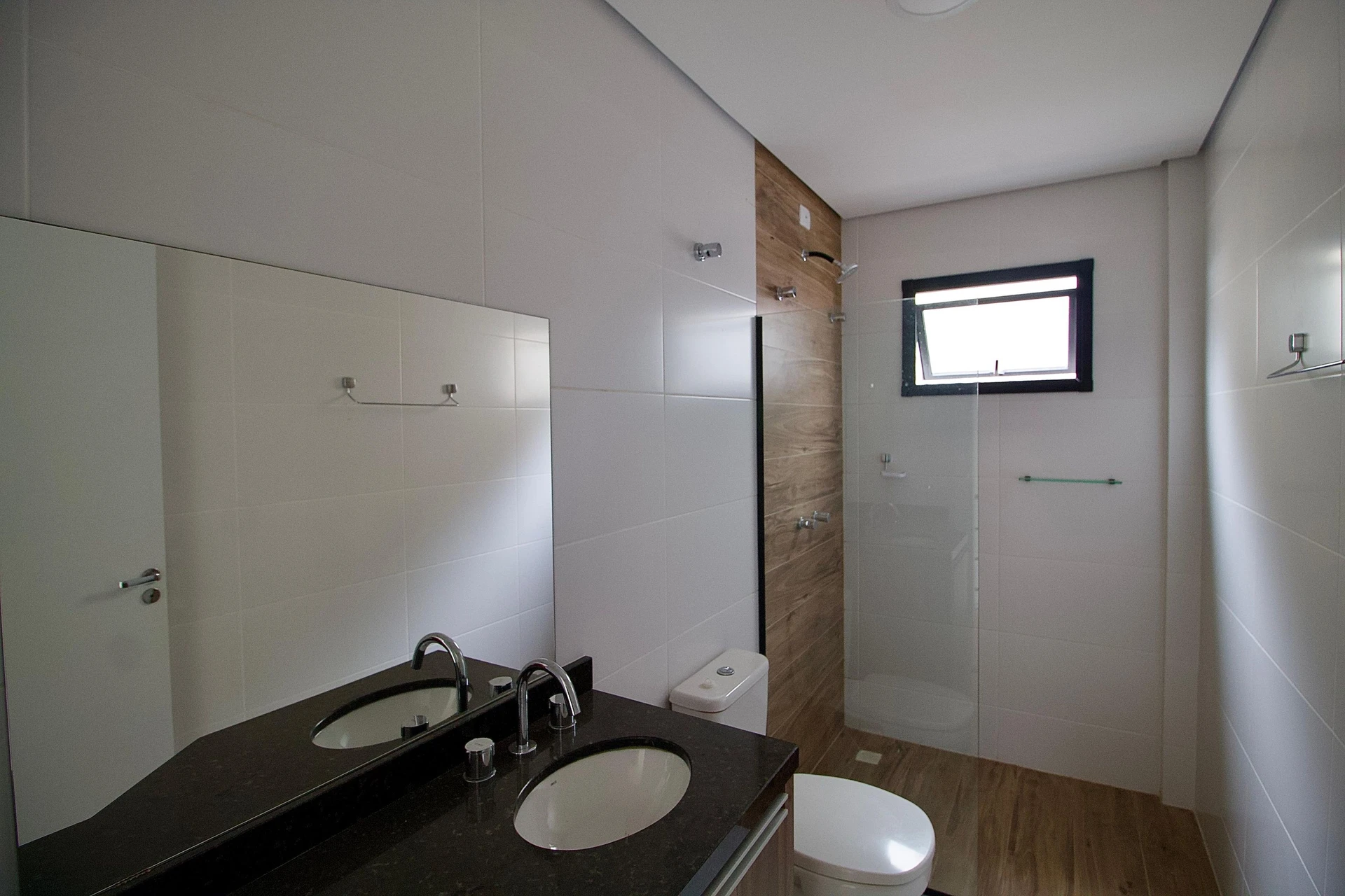 Floor-to-ceiling windows in a 3-bedroom house, 160 m² — photo 40