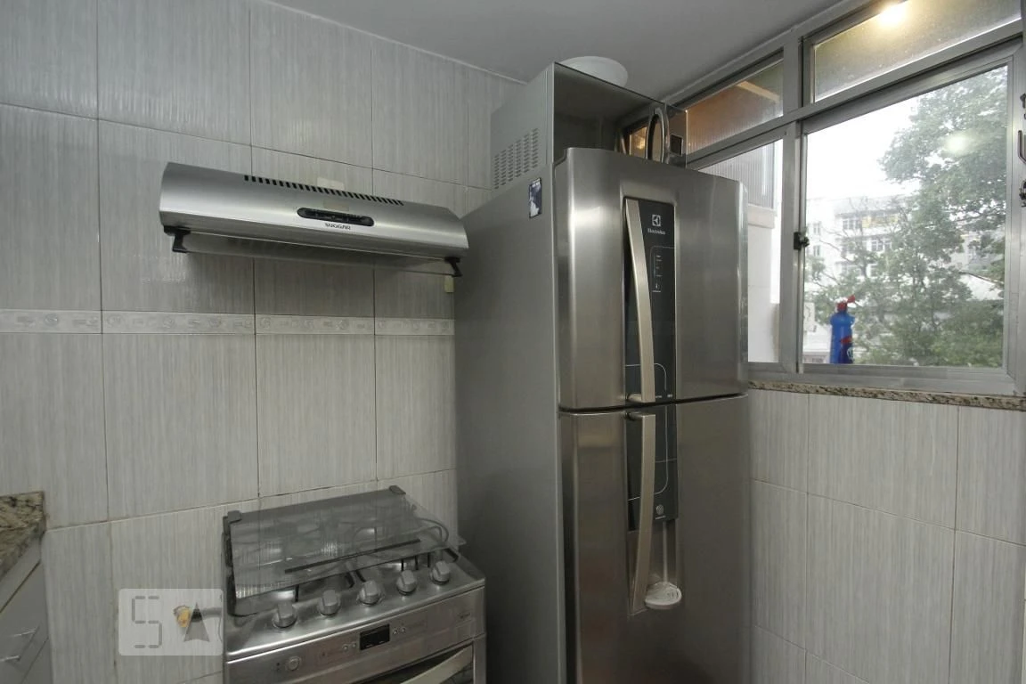 Furnished studio with 1 bedroom and glass shower enclosure — photo 19