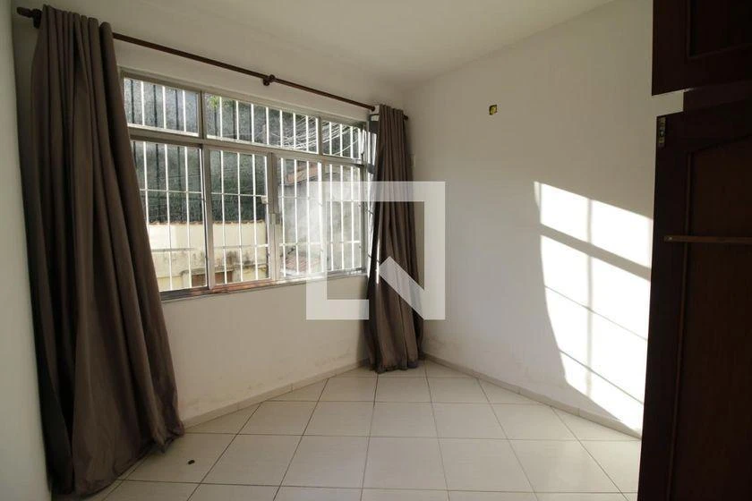Casa de 381 m² com 7 quartos, 4 banheiros e jardim — photo 41