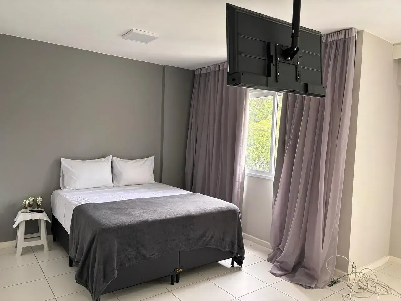 Apartamento com 2 quartos e varanda fechada de vidro — photo 17