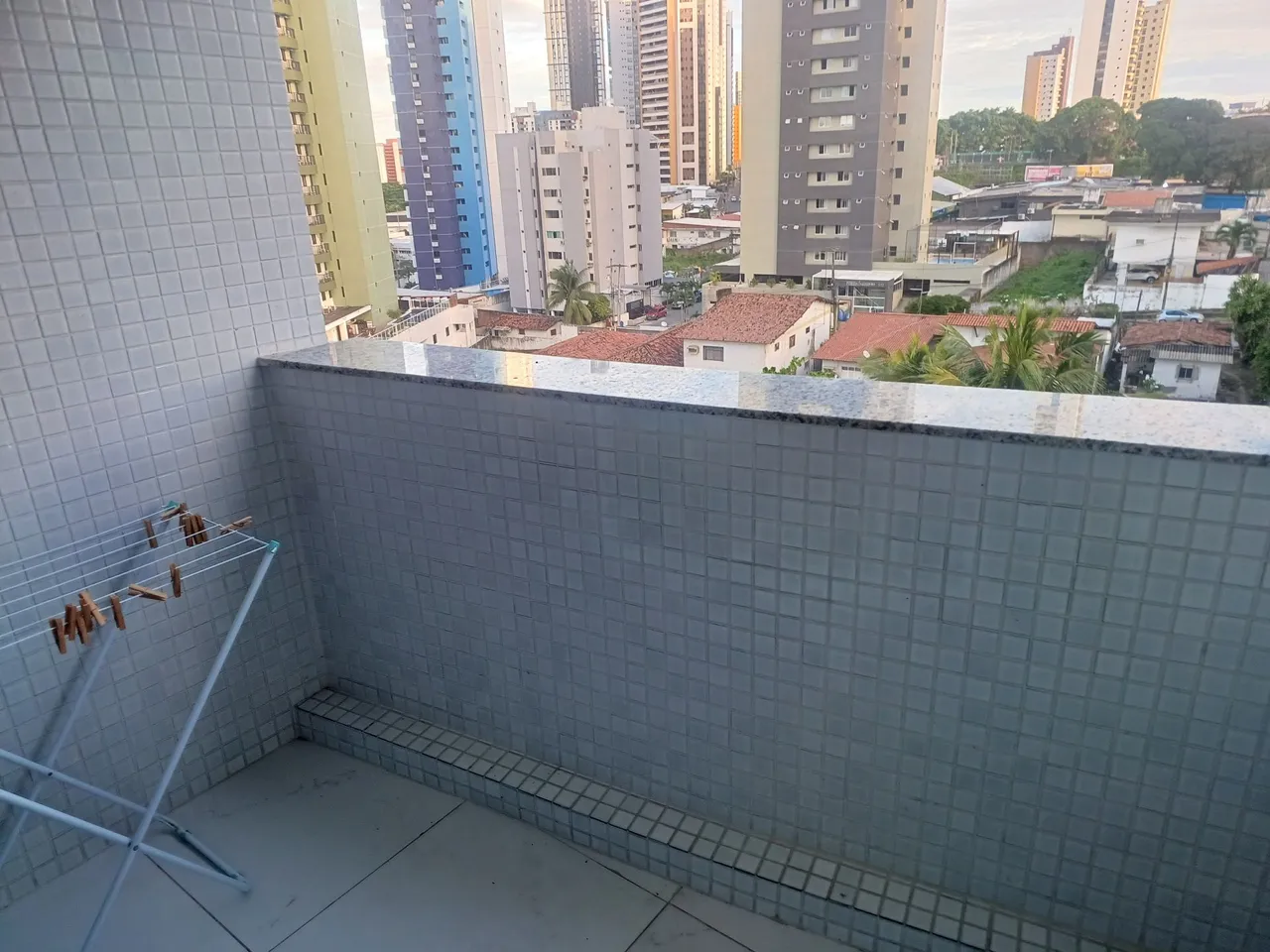 One-bedroom apartment in a building with a gym — photo 8