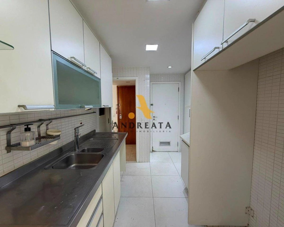 Unfurnished 4-bedroom apartment with 4 bathrooms — photo 29