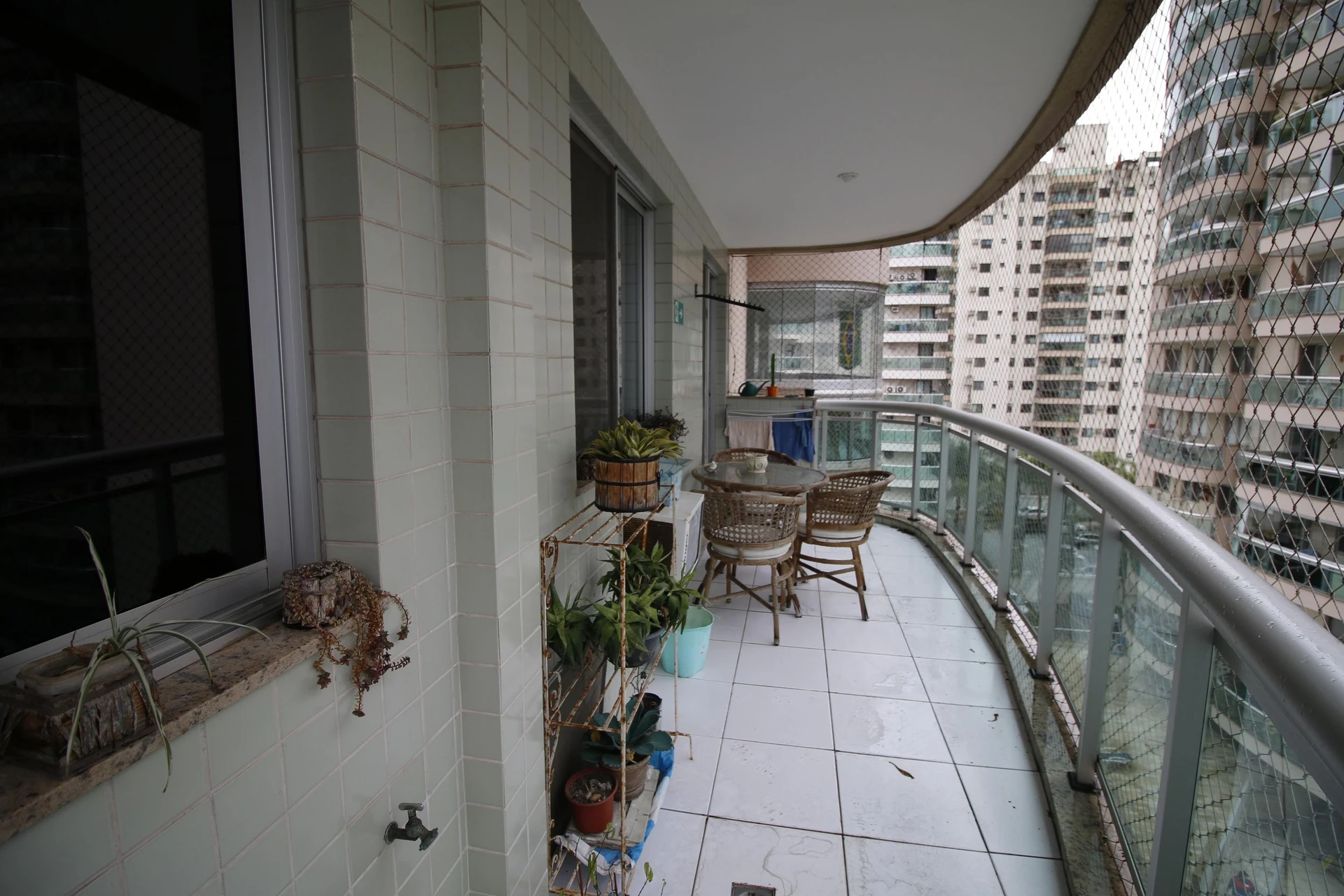 Furnished 3-bedroom apartment with balcony and pool — photo 6