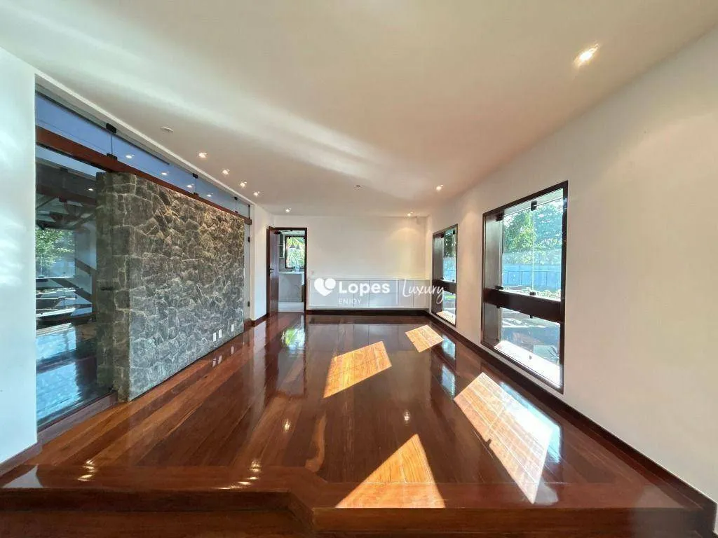 House with 5 en-suite bedrooms and an open gas kitchen — photo 11