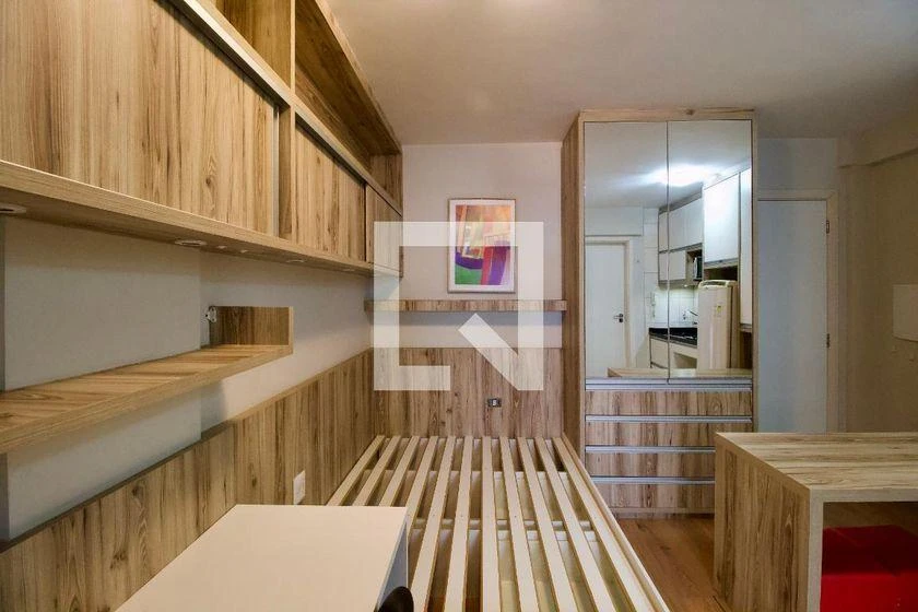Furnished 1-bedroom apartment with compact kitchen — photo 5