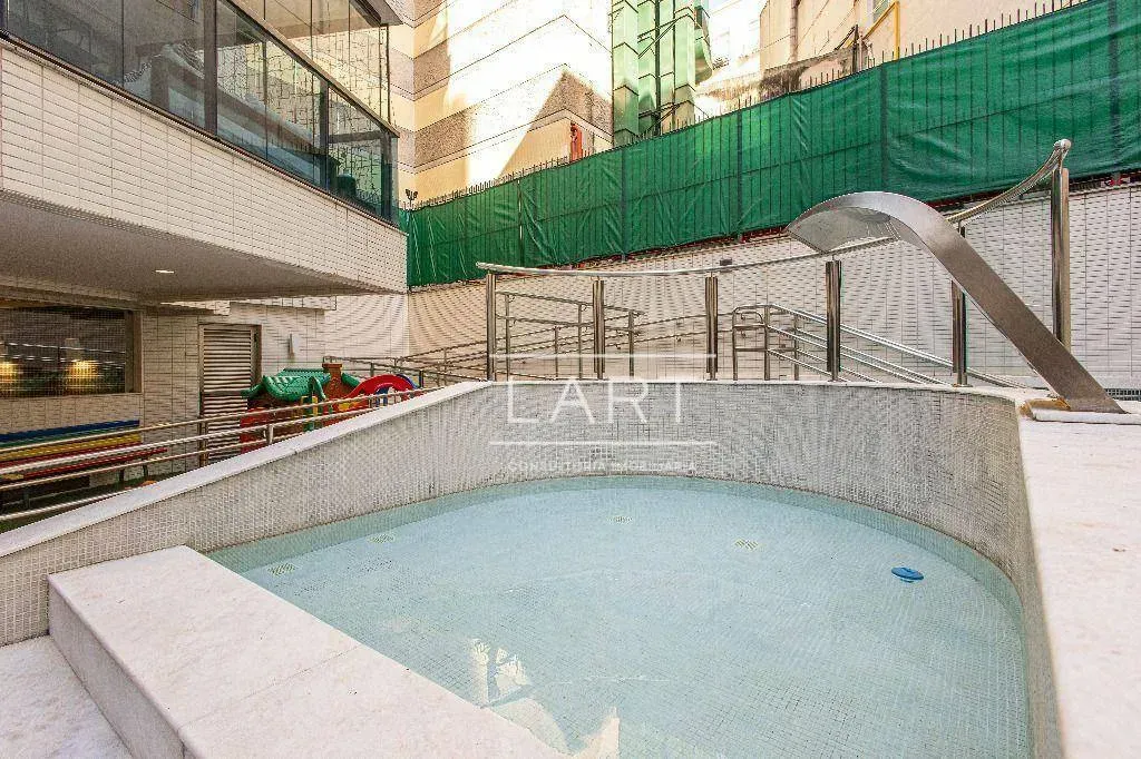 Apartamento com 2 dormitórios e varanda de vidro — photo 39