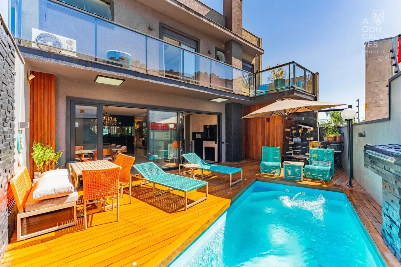 Casa mobiliada com 4 suítes e 5 vagas de garagem