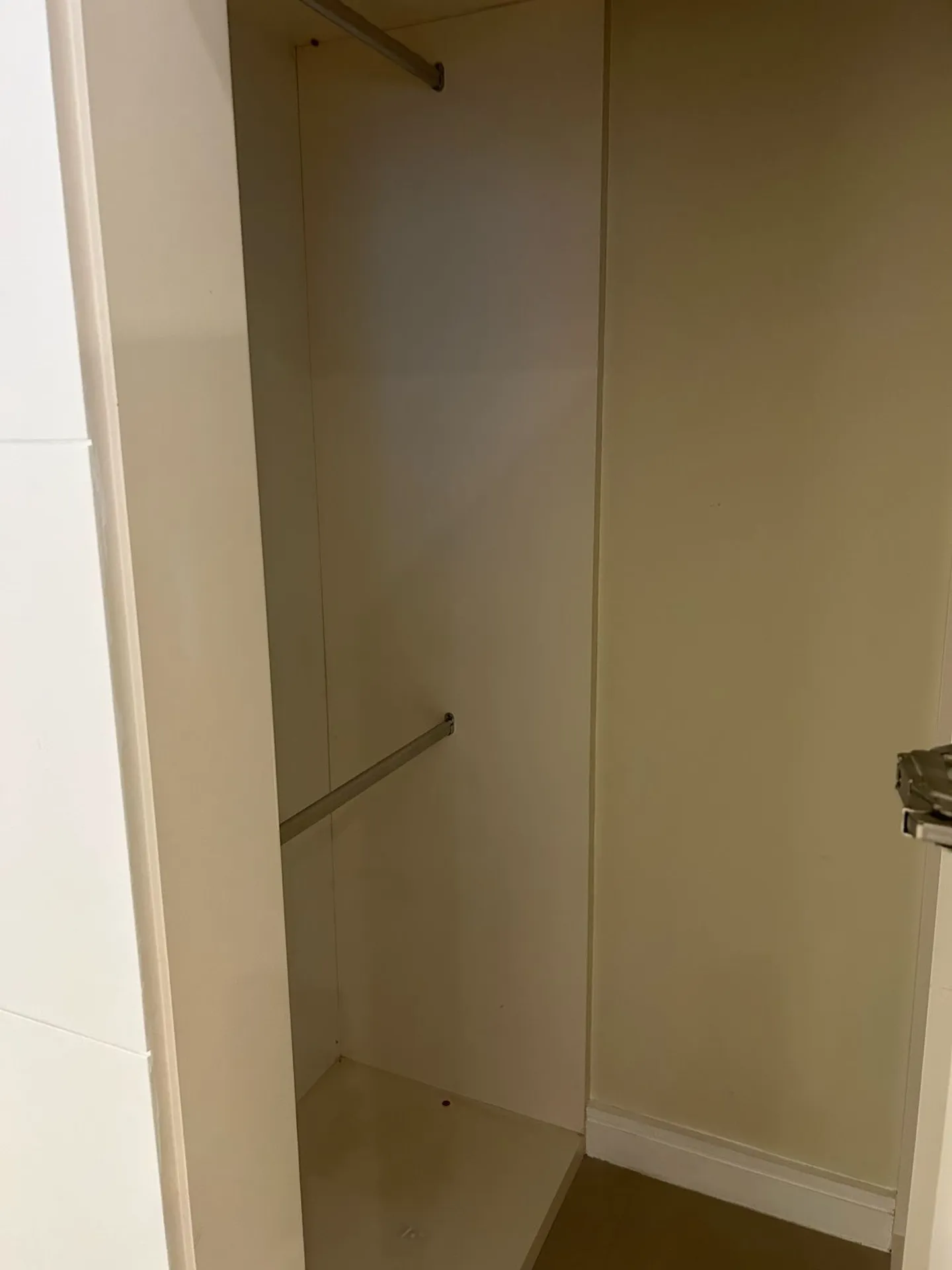 208 m² apartment with a bathtub and a water view — photo 33