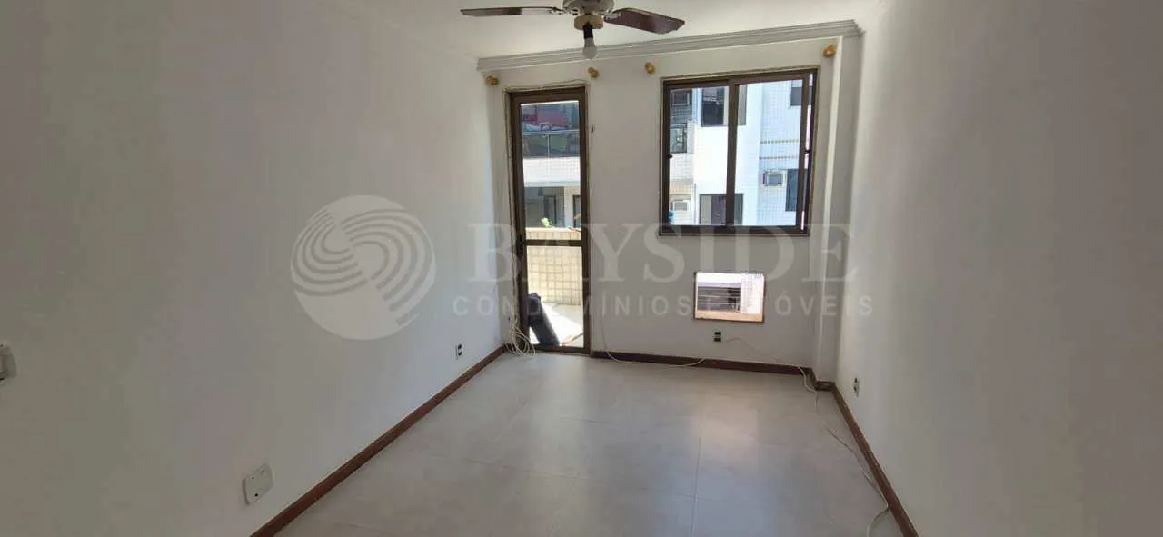 2-bedroom apartment with balcony and laundry area — photo 6