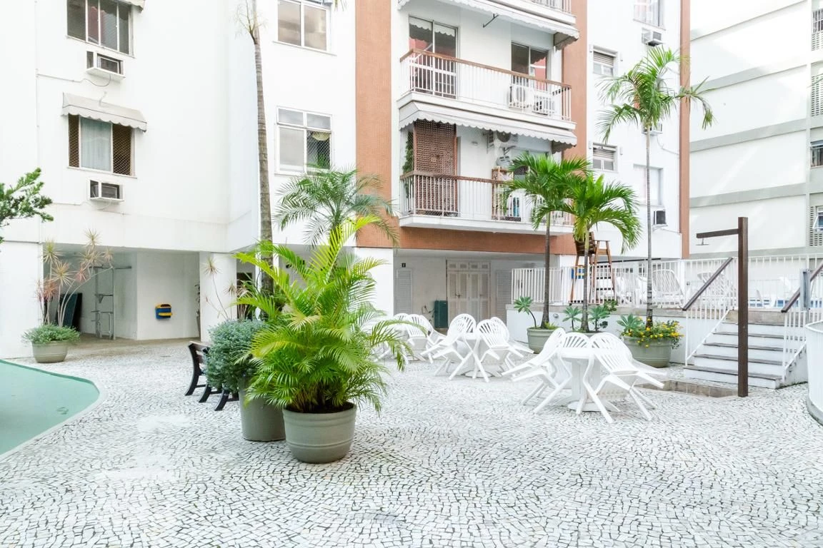 Furnished 2-bedroom apartment with a glassed-in balcony — photo 24