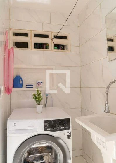 61 m² house with a washing machine and a home office — photo 3