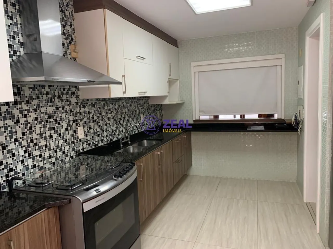 Casa sem mobília com 4 quartos e 5 banheiros — photo 2