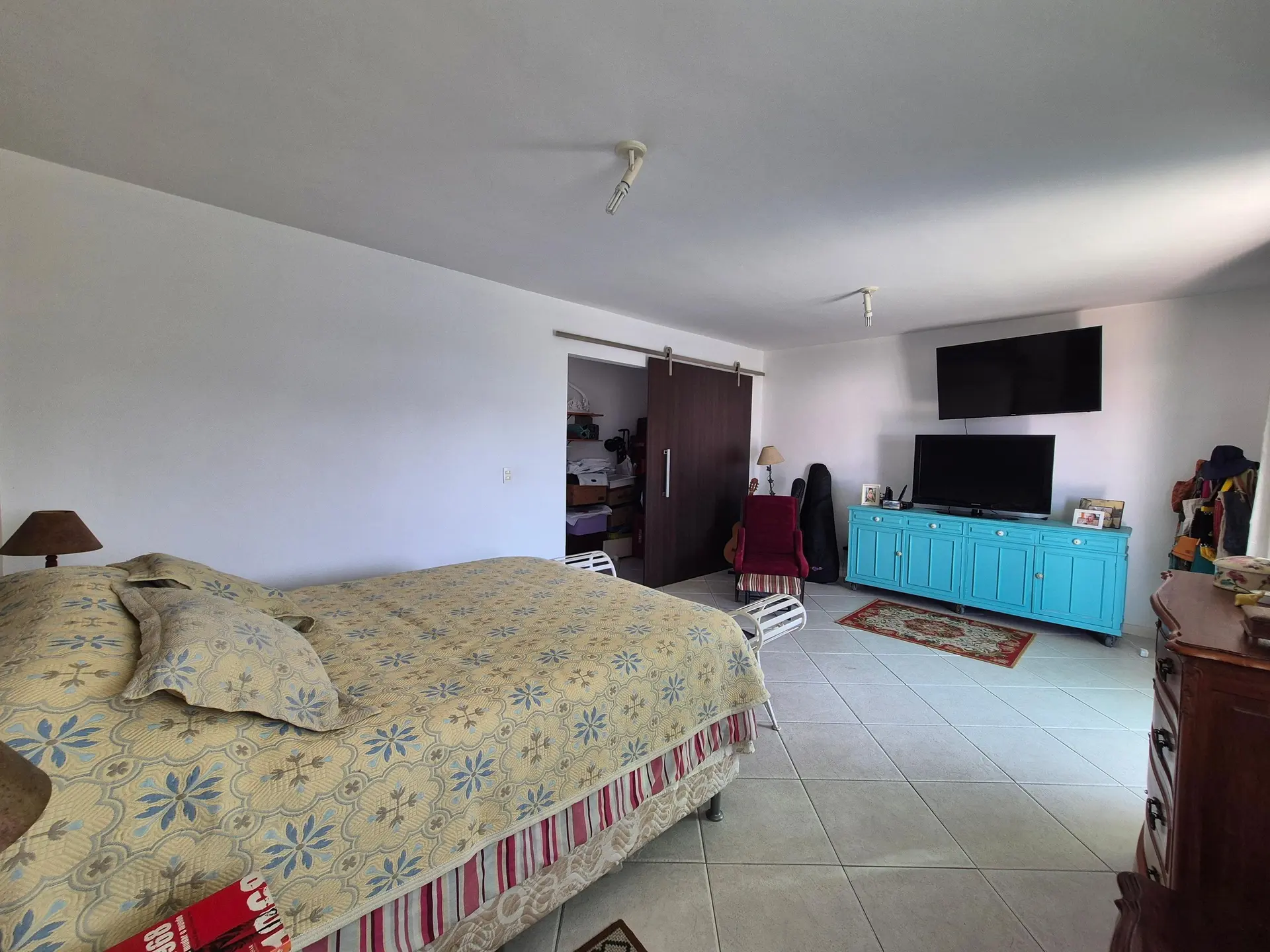 Mountain view in a 4-bedroom apartment, 265 m² — photo 27
