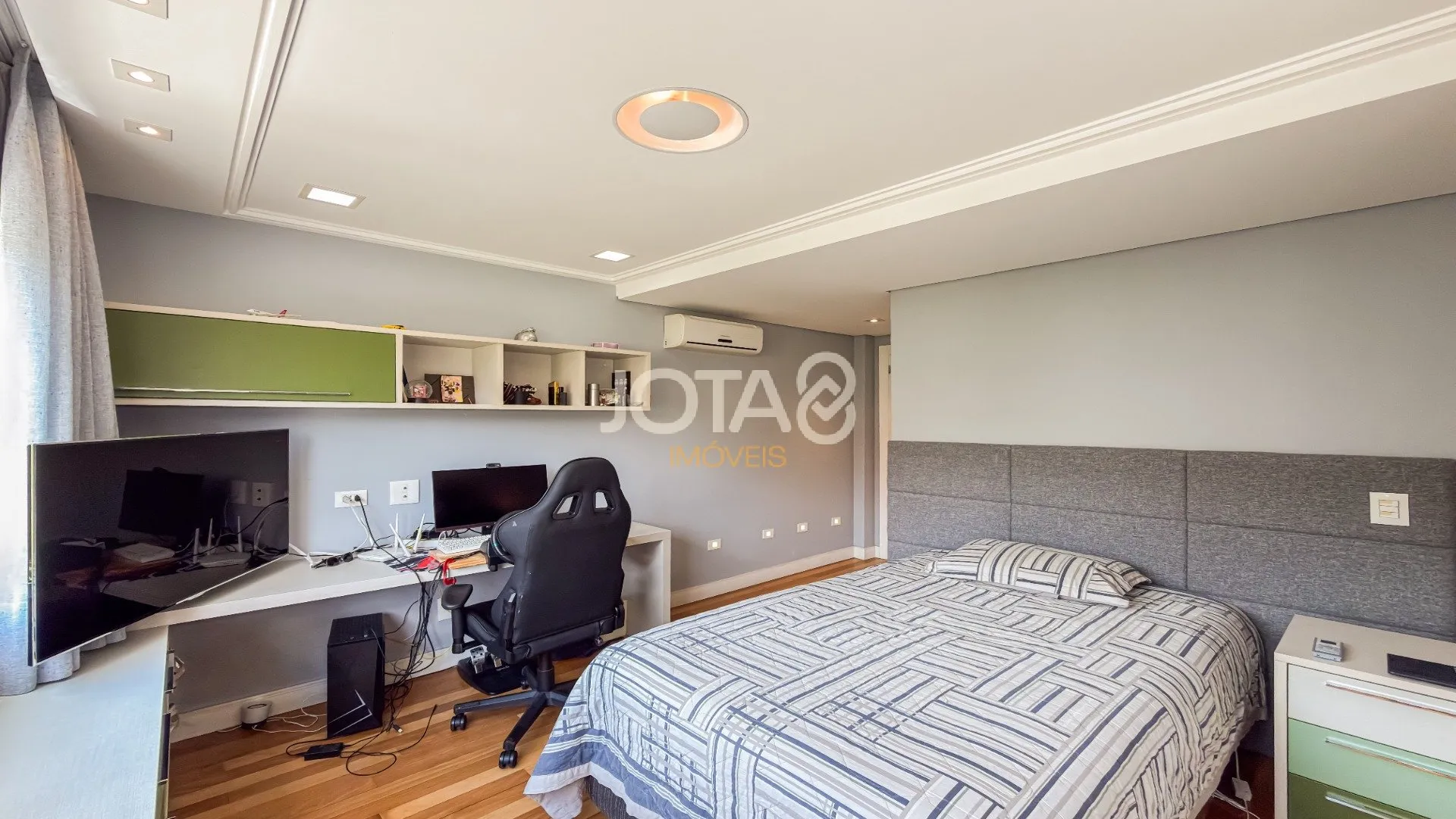 House with 3 en-suite bedrooms and private BBQ — photo 24