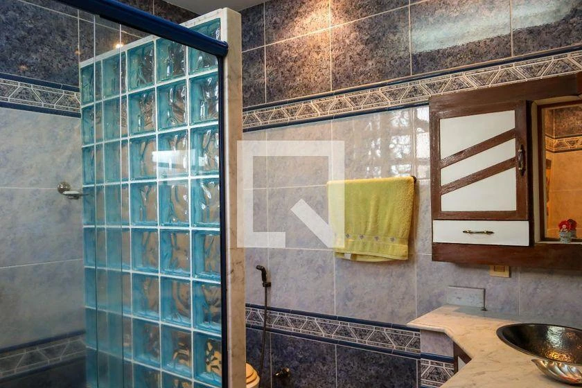 Furnished house with 4 bedrooms and 550 m² with air conditioning — photo 36