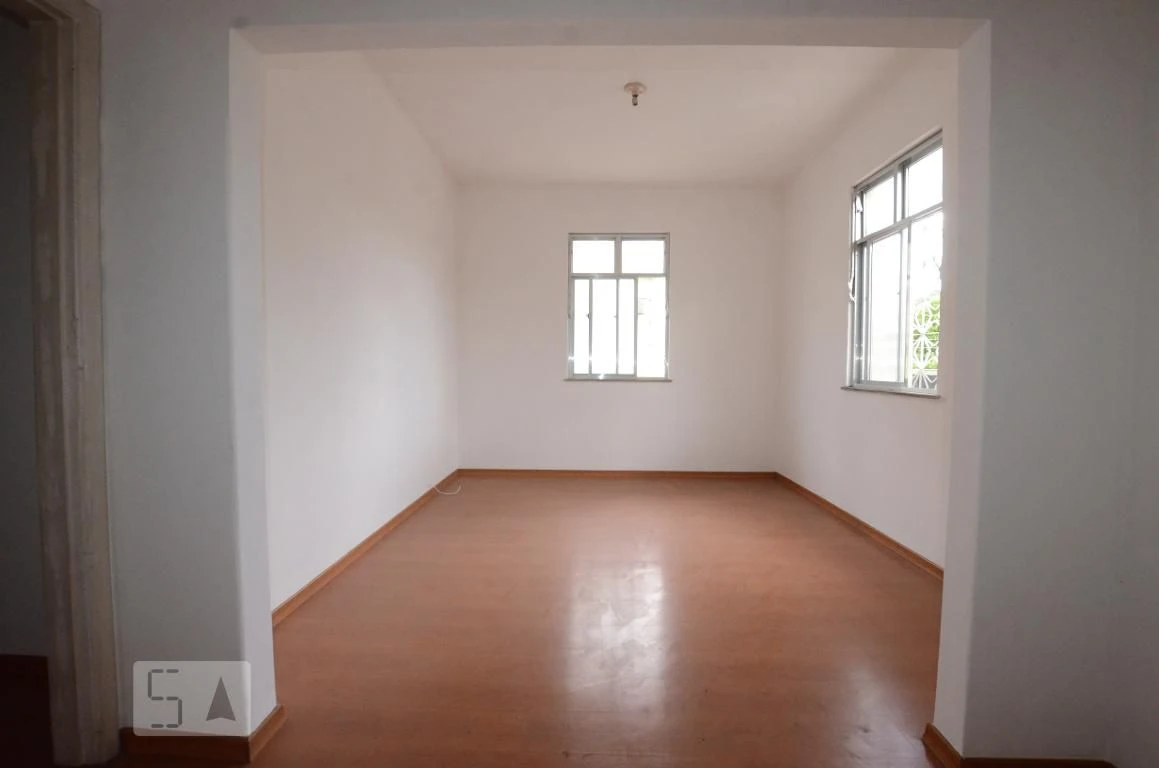 Unfurnished house with 2 bedrooms, private yard and balcony