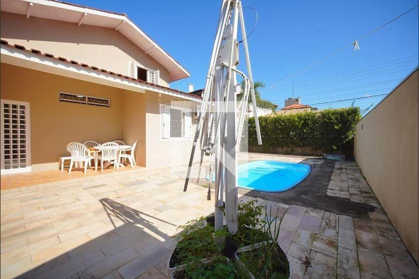 Furnished house with 4 bedrooms and 209 m², 3 bathrooms — photo 41