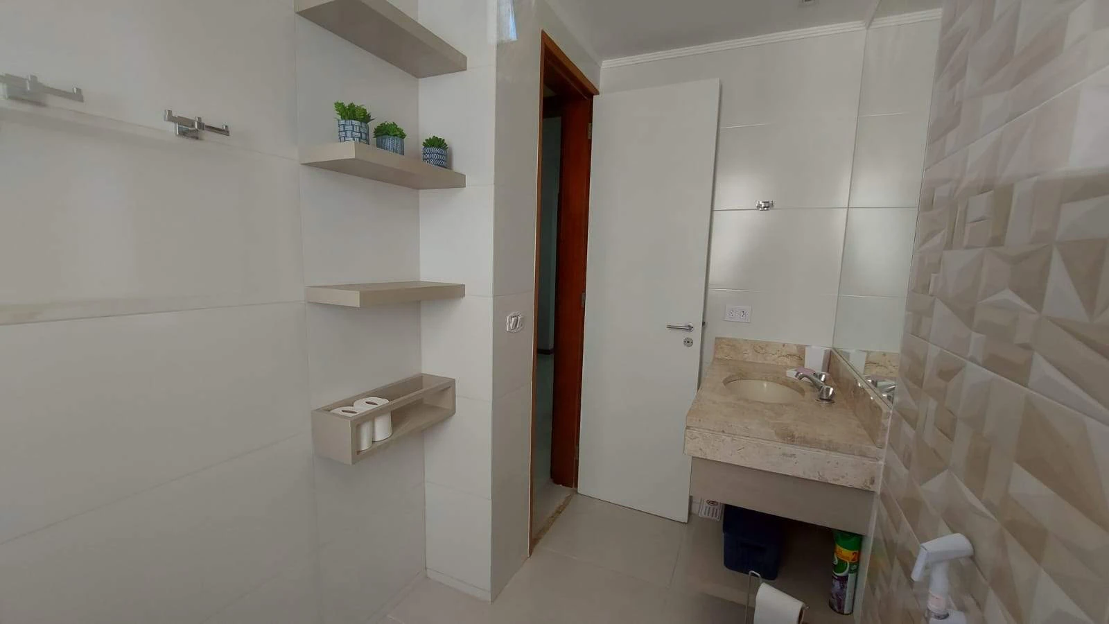 Furnished 1-bedroom apartment with a balcony — photo 17