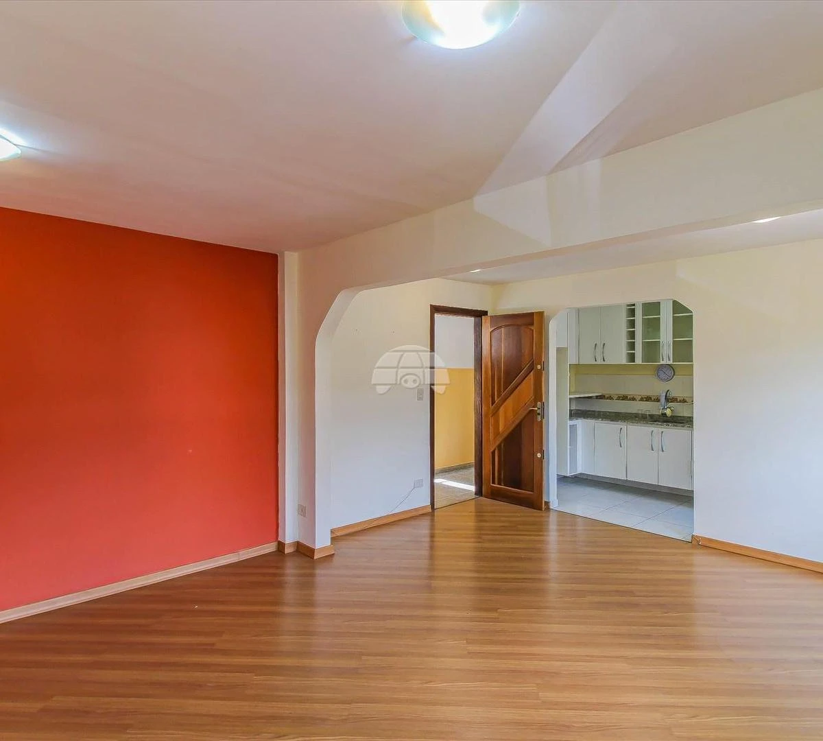 2-bedroom apartment with wood or laminate floors in Curitiba — photo 12