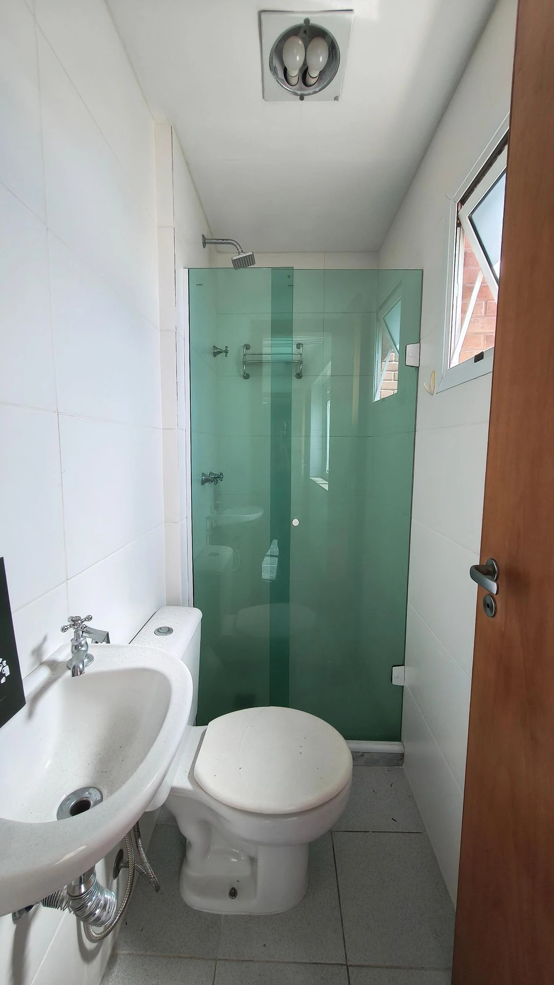 Apartamento com 3 suítes e fogão a gás na cozinha — photo 47