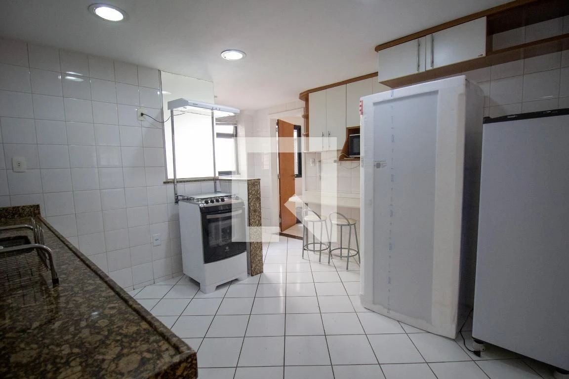 200 m² apartment with 3 bedrooms and 2 parking spaces — photo 33