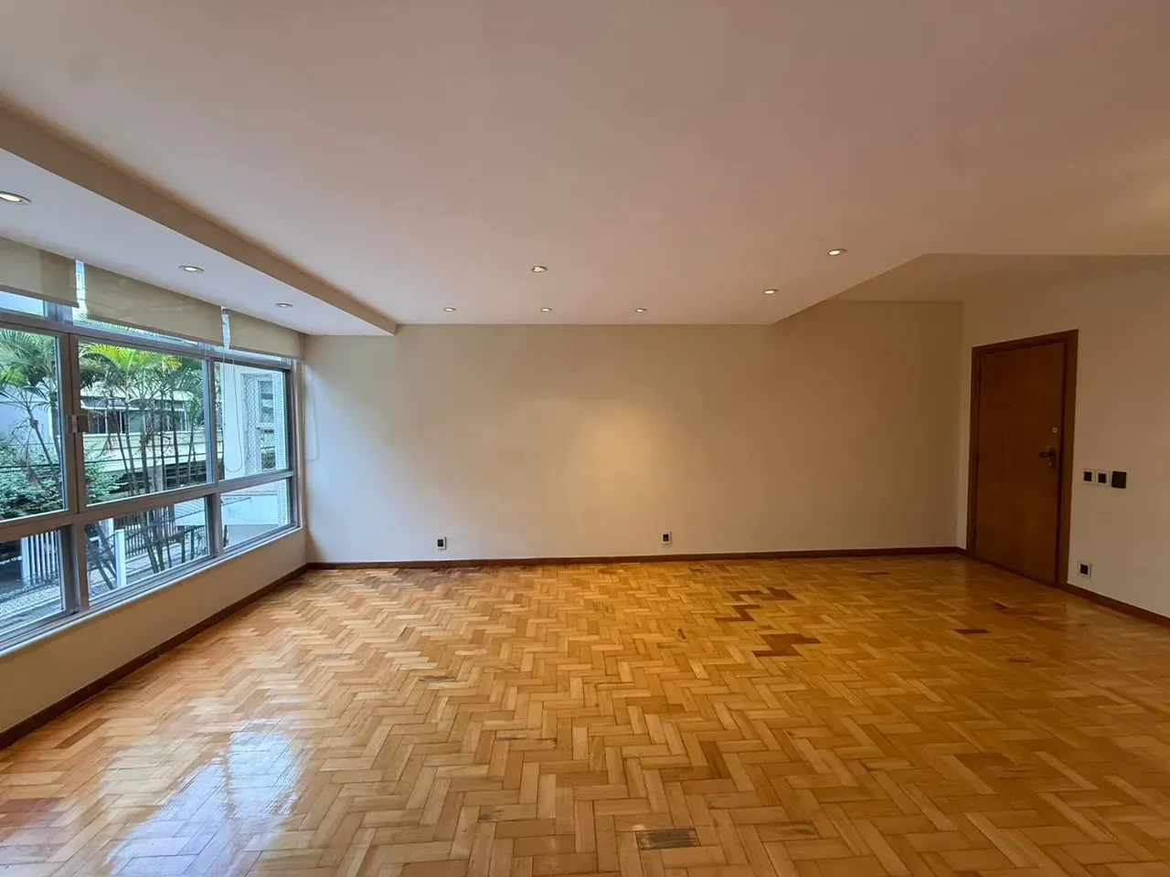 Unfurnished apartment with 2 bedrooms and 2 bathrooms — photo 11